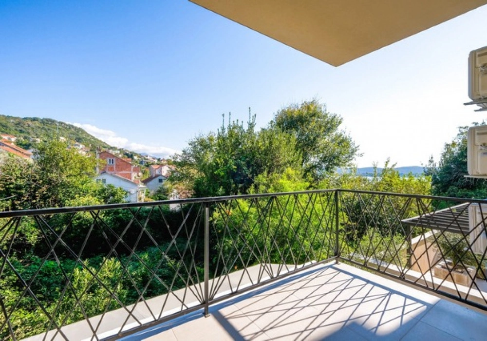 Trosoban-stan-u-novogradnji-Mazina-Tivat Trosoban stan u novogradnji