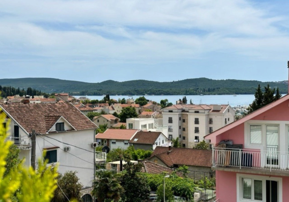 Dvosoban-stan-sa-pogledom-na-more-u-Mazini-Tivat Dvosoban stan sa pogledom na more u Mažini