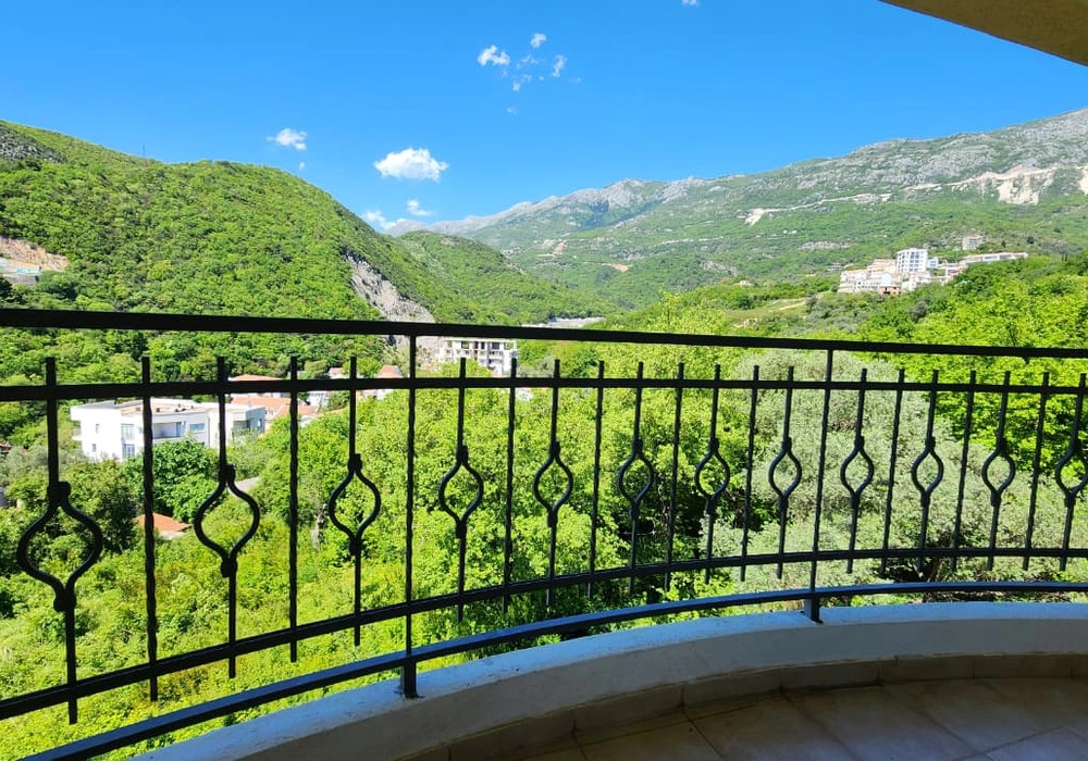 Trosoban-stan-u-Becicima-Budva-11 Trosoban stan 106 m² – Bečići, Budva — fotografija 12