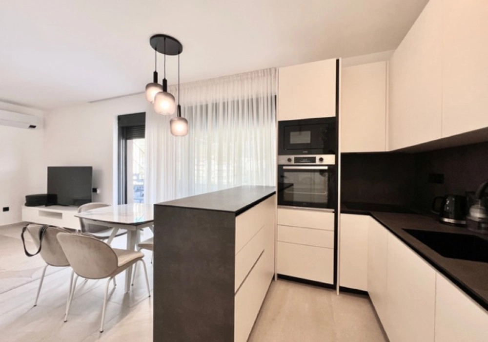 Dvosoban-stan-sa-terasom-i-bazenom-u-Mazini-Tivat-8 Dvosoban stan 147 m² – Mažina, Tivat — fotografija 9