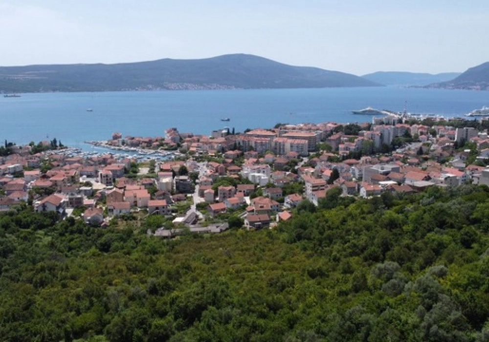 Plac-s-projektom-u-naselju-Mazina-Tivat-1 Plac 1.240 m² – Mažina, Tivat — fotografija 2