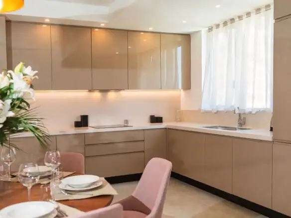 Trosoban stan 136 m² – Rafailovići, Budva — fotografija 13