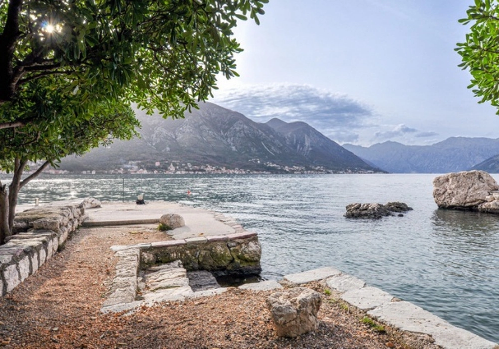 Kamena-kuca-sa-pristanistem-u-Dobroti-Kotor Kamena kuća sa pristaništem u Dobroti