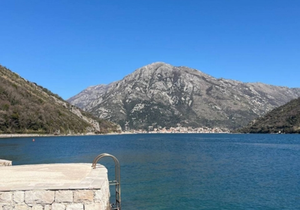 Kuca-s-bazenom-i-molom-u-Kamenarima-Herceg-Novi Kuća sa bazenom i pristaništem u Kamenarima