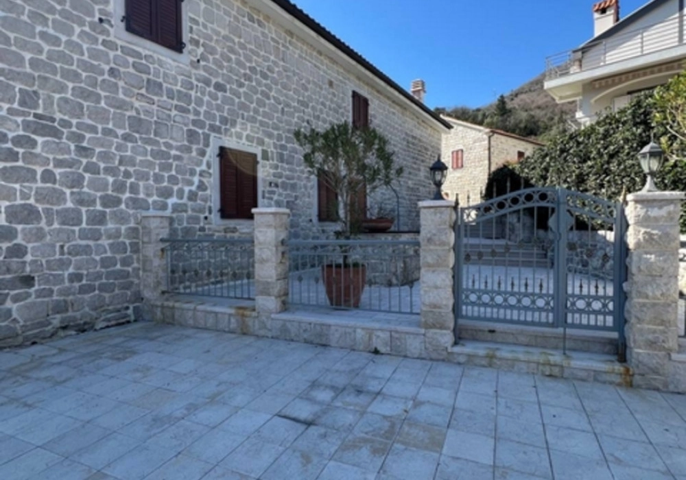 Kuca-s-bazenom-i-molom-u-Kamenarima-Herceg-Novi-1 Kuća – Kamenari, Herceg Novi — fotografija 2