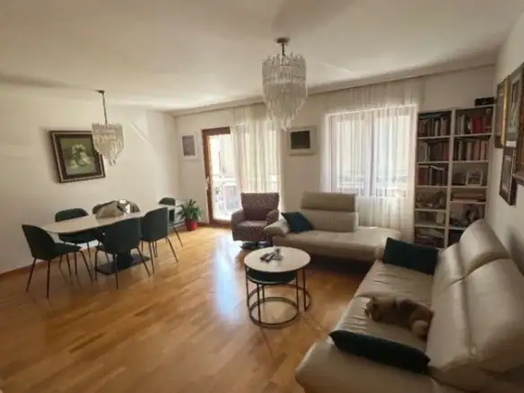 Dvosoban stan 92 m² u Bloku 6