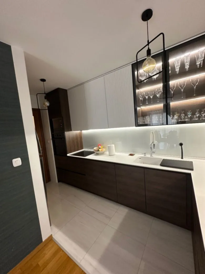 Dvosoban-stan-92-m²-u-Bloku-6-Podgorica-2 Dvosoban stan 92 m² – Blok 6, Podgorica — fotografija 3