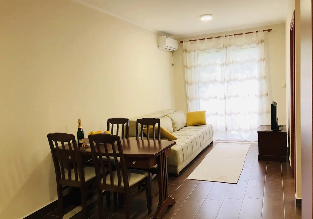 Jednosoban-stan-sa-terasom-u-Becicima-Budva-1 Jednosoban stan 37 m² – Bečići, Budva — fotografija 2