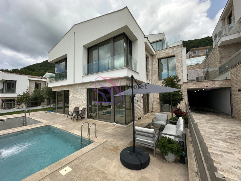 Kuca-sa-bazenom-u-Kumboru-Herceg-Novi-1 Kuća 164 m² – Kumbor, Herceg Novi — fotografija 2