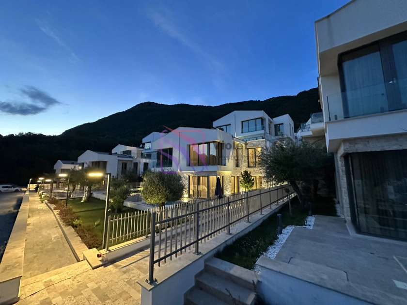 Kuca-sa-bazenom-u-Kumboru-Herceg-Novi-3 Kuća 164 m² – Kumbor, Herceg Novi — fotografija 4