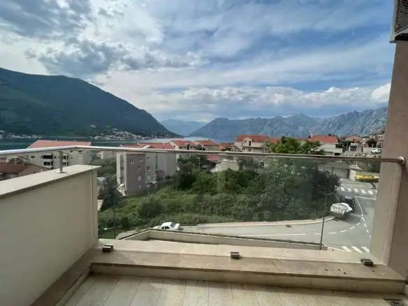 Garsonjera sa bazenom u Dobroti