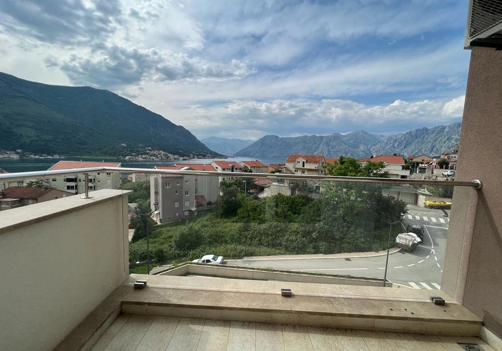Garsonjera-sa-bazenom-u-Dobroti-Kotor Garsonjera sa pogledom na more u Dobroti