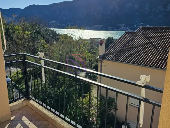 Trosoban stan 88 m² – Dobrota, Kotor — fotografija 3