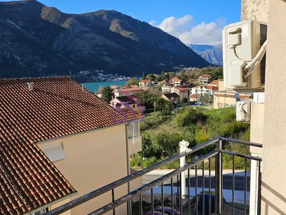 Trosoban stan 88 m² – Dobrota, Kotor — fotografija 4