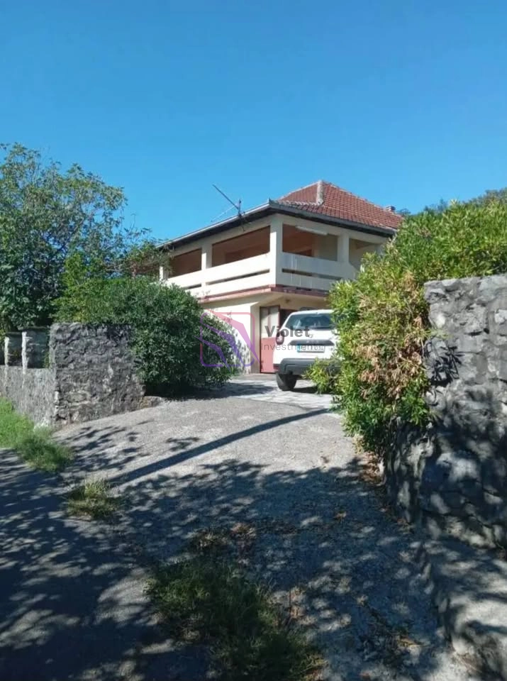 Kuca-sa-dvoristem-i-bazenom-u-Novom-Selu-Podgorica Kuća sa dvorištem i bazenom u Novom Selu