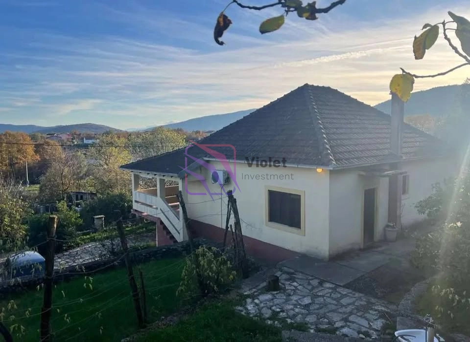 Kuca-sa-dvoristem-i-bazenom-u-Novom-Selu-Podgorica-1 Kuća 180 m² – Podgorica — fotografija 2