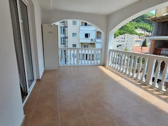 Jednosoban stan na Lazima, Budva — fotografija 10