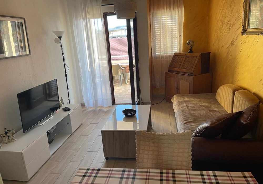 Dvosoban-stan-sa-terasom-u-Petrovcu-Budva-1 Dvosoban stan 54 m² – Petrovac, Budva — fotografija 2