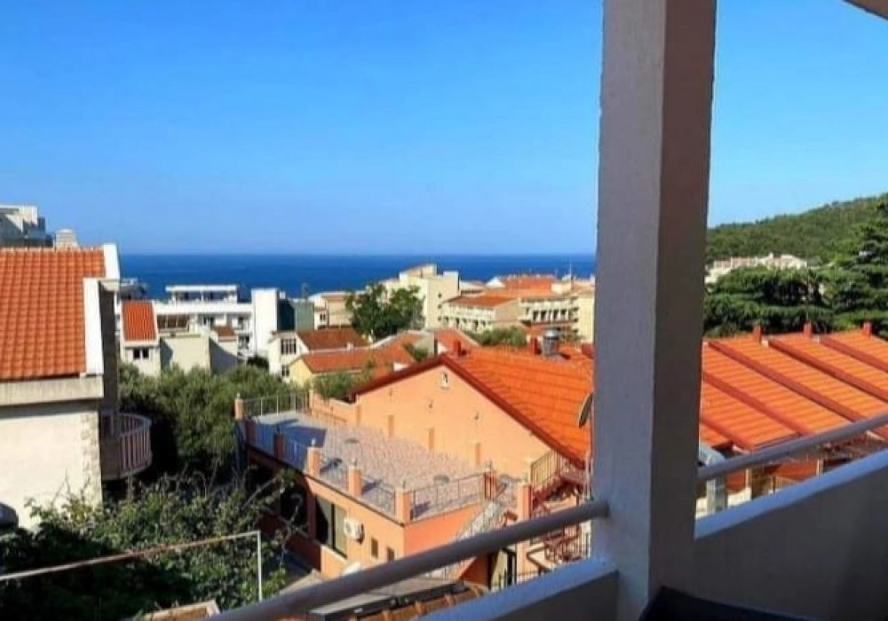 Dvosoban-stan-sa-terasom-u-Petrovcu-Budva-2 Dvosoban stan 54 m² – Petrovac, Budva — fotografija 3