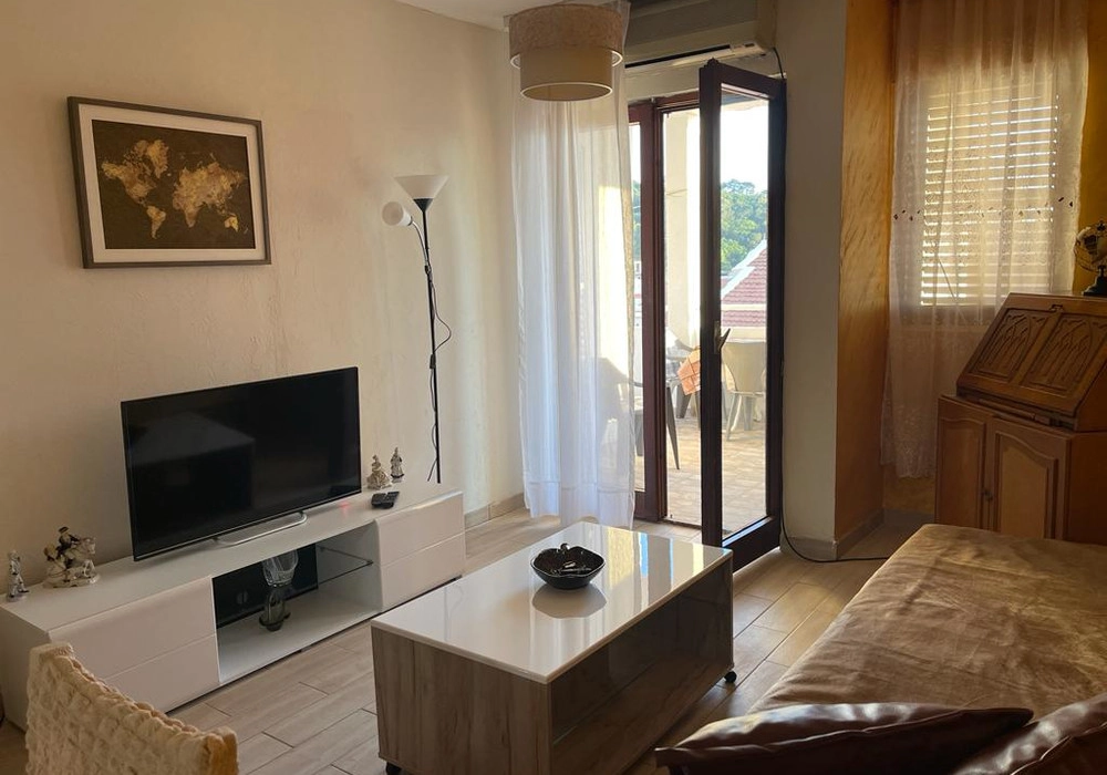 Dvosoban-stan-sa-terasom-u-Petrovcu-Budva-3 Dvosoban stan 54 m² – Petrovac, Budva — fotografija 4