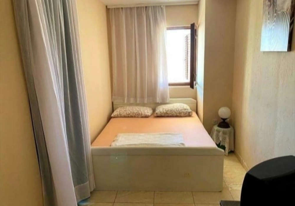 Dvosoban-stan-sa-terasom-u-Petrovcu-Budva-4 Dvosoban stan 54 m² – Petrovac, Budva — fotografija 5