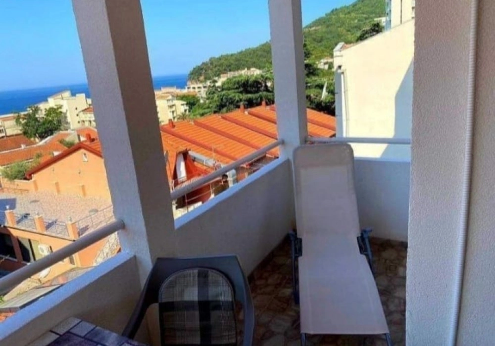 Dvosoban-stan-sa-terasom-u-Petrovcu-Budva-5 Dvosoban stan 54 m² – Petrovac, Budva — fotografija 6