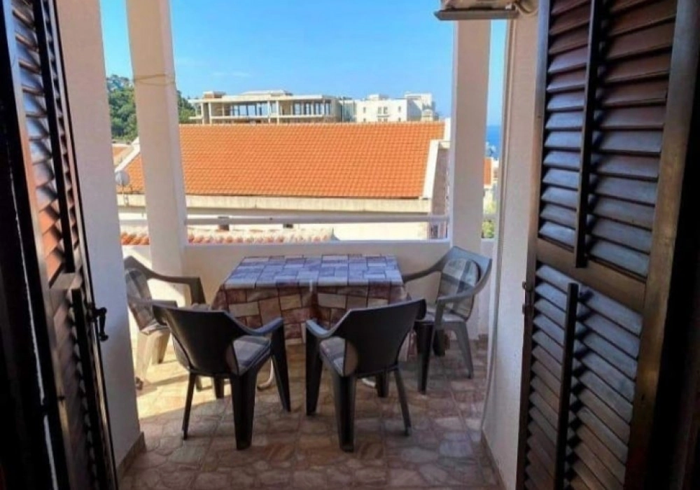 Dvosoban-stan-sa-terasom-u-Petrovcu-Budva-11 Dvosoban stan 54 m² – Petrovac, Budva — fotografija 12