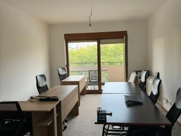 Namješten poslovni prostor 70 m² u Master kvartu