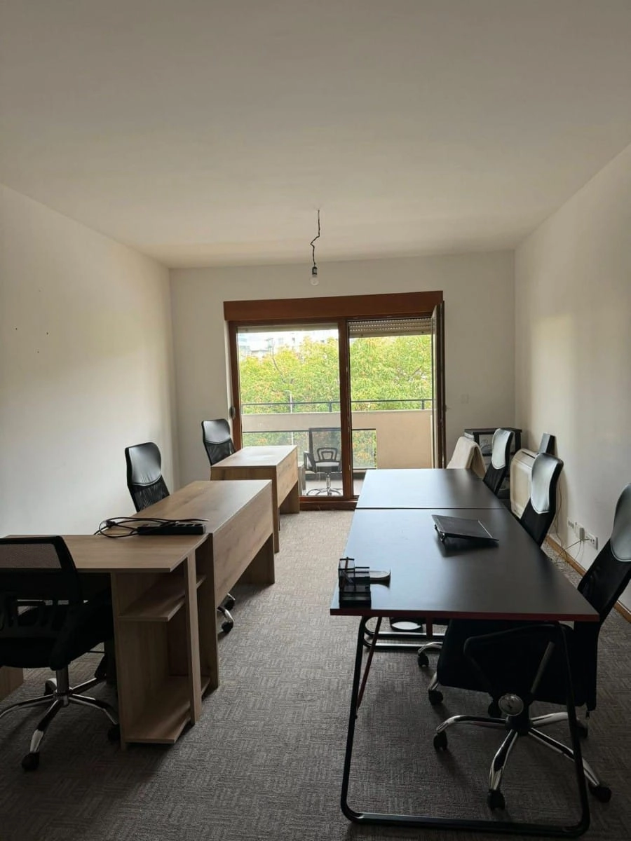 Namjesten-poslovni-prostor-u-Master-kvartu-Podgorica Namješten poslovni prostor 70 m² u Master kvartu