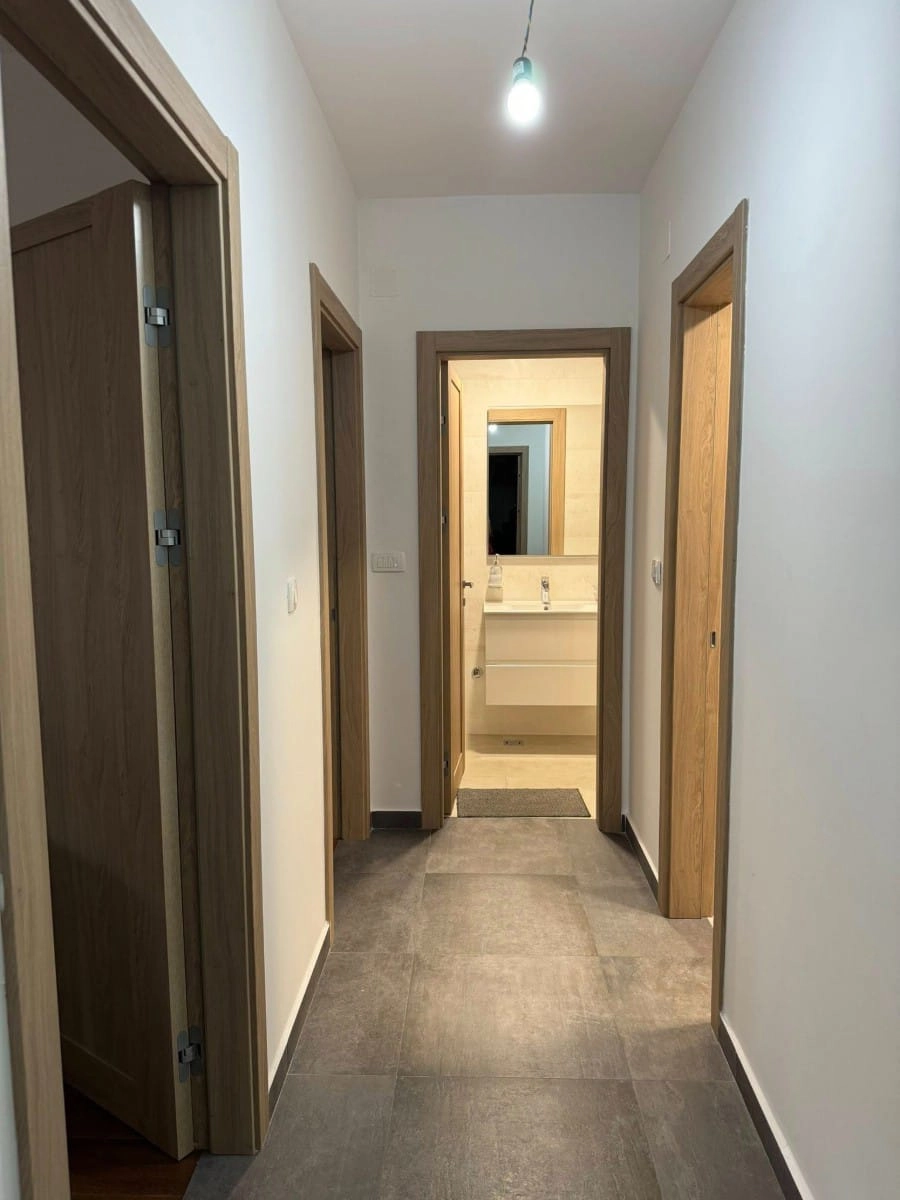 Namjesten-poslovni-prostor-u-Master-kvartu-Podgorica-2 Izdavanje: Poslovni prostor 70 m² – Master kvart, Podgorica — fotografija 3