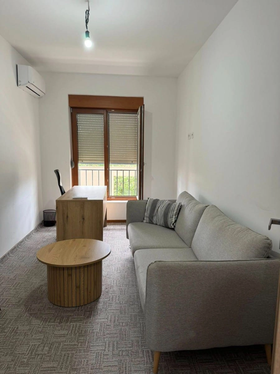 Namjesten-poslovni-prostor-u-Master-kvartu-Podgorica-6 Izdavanje: Poslovni prostor 70 m² – Master kvart, Podgorica — fotografija 7