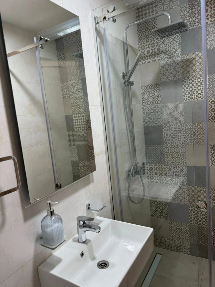 Namjesten-poslovni-prostor-u-Master-kvartu-Podgorica-8 Izdavanje: Poslovni prostor 70 m² – Master kvart, Podgorica — fotografija 9