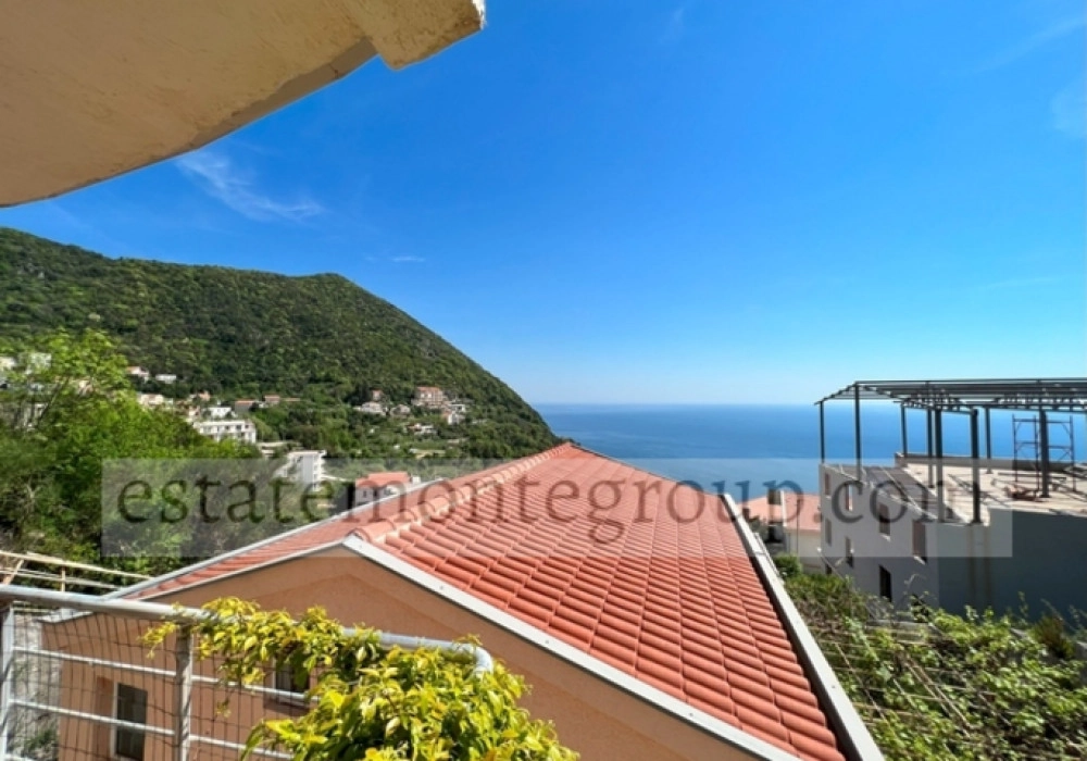 Trosobna-kuca-sa-dvoristem-u-Becicima-Budva-5 Kuća 90 m² – Bečići, Budva — fotografija 6