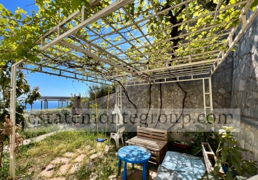 Trosobna-kuca-sa-dvoristem-u-Becicima-Budva-9 Kuća 90 m² – Bečići, Budva — fotografija 10