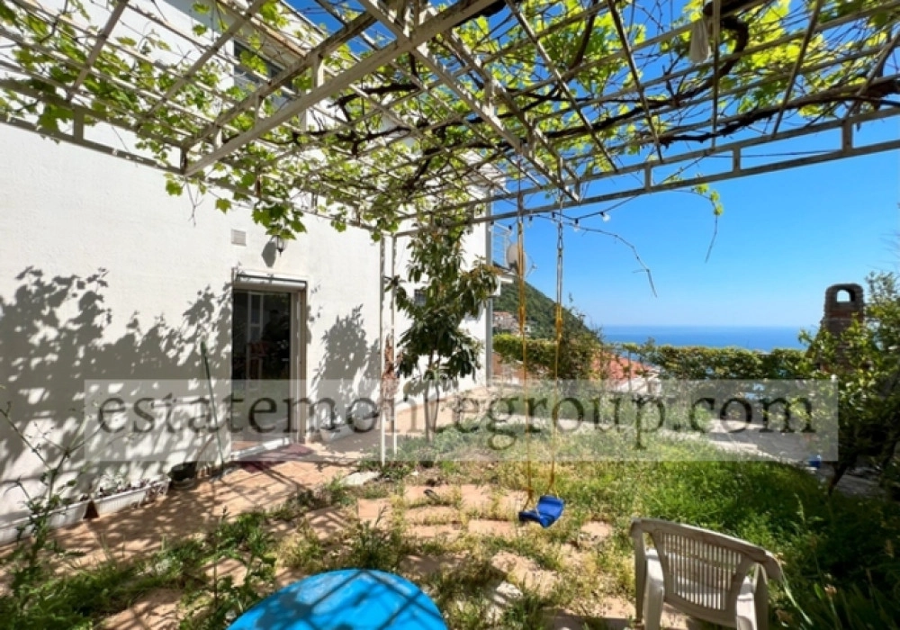 Trosobna-kuca-sa-dvoristem-u-Becicima-Budva-10 Kuća 90 m² – Bečići, Budva — fotografija 11