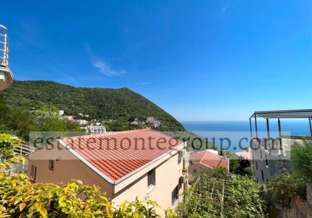 Trosobna-kuca-sa-dvoristem-u-Becicima-Budva-13 Kuća 90 m² – Bečići, Budva — fotografija 14