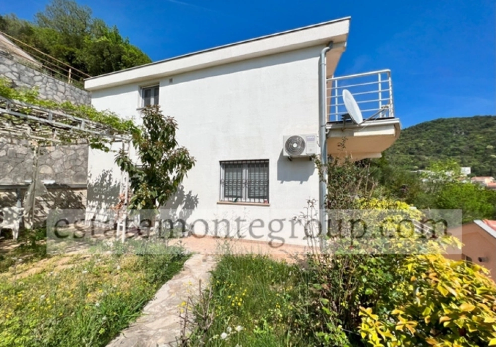 Trosobna-kuca-sa-dvoristem-u-Becicima-Budva-14 Kuća 90 m² – Bečići, Budva — fotografija 15