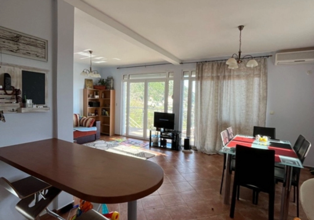 Dvosoban-stan-sa-dvoristem-u-Becicima-Budva-5 Dvosoban stan 90 m² – Bečići, Budva — fotografija 6