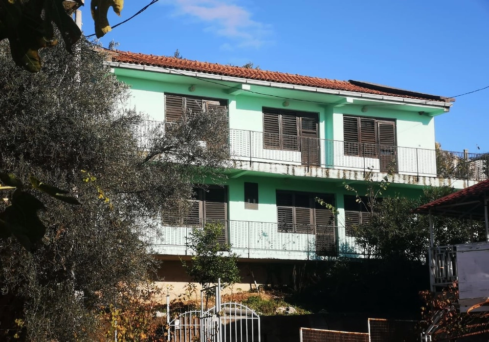 Kuca-sa-dvoristem-u-naselju-Vitici-Bar-2 Kuća 225 m² – Vitići, Bar — fotografija 3