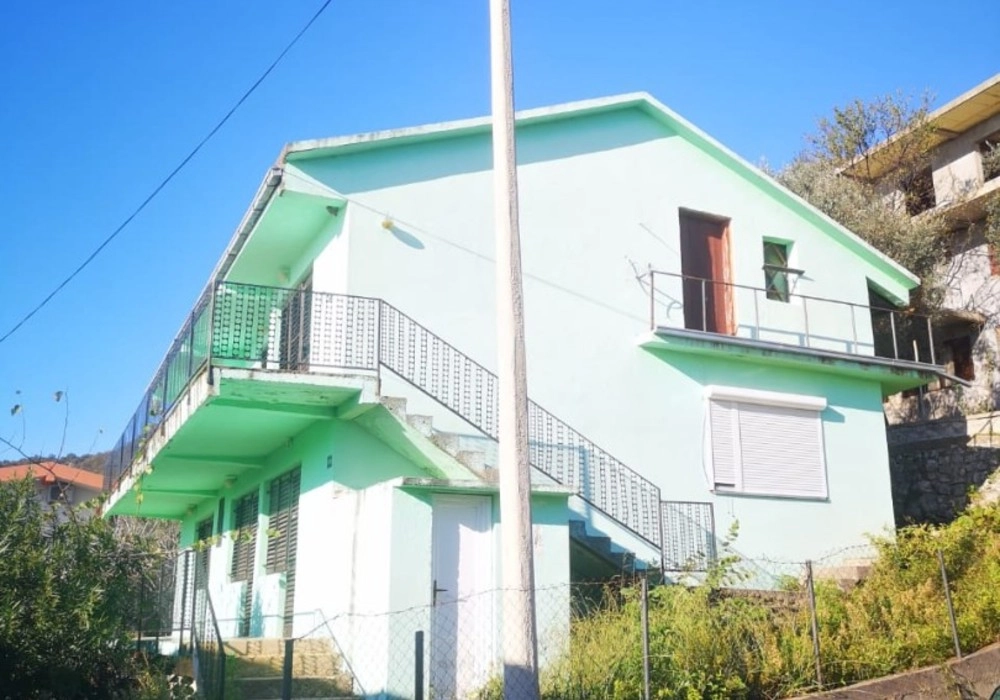 Kuca-sa-dvoristem-u-naselju-Vitici-Bar-3 Kuća 225 m² – Vitići, Bar — fotografija 4
