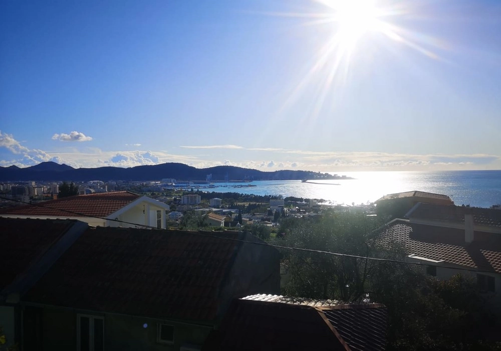 Kuca-sa-dvoristem-u-naselju-Vitici-Bar-7 Kuća 225 m² – Vitići, Bar — fotografija 8
