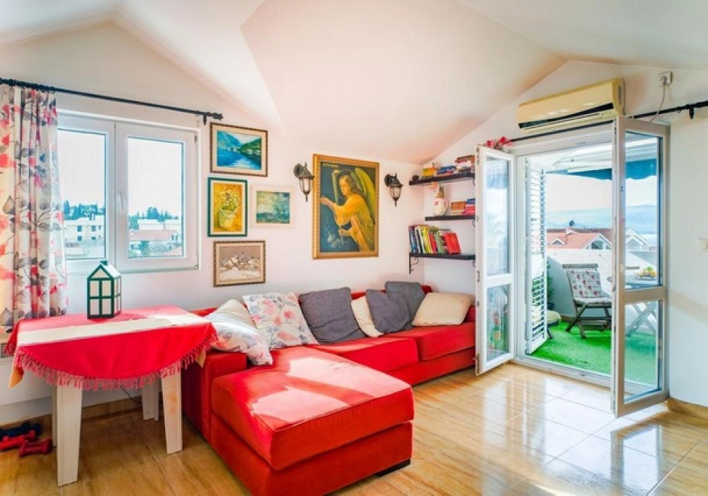 Dvosoban-stan-sa-pogledom-na-more-Mazina-Tivat-2 Dvosoban stan 65 m² – Mažina, Tivat — fotografija 3