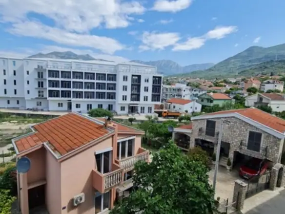 Dvosoban stan u naselju Polje