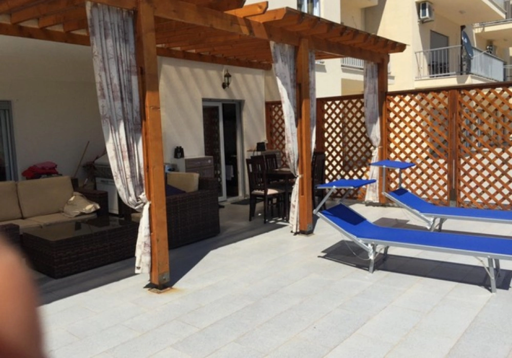 Dvosoban-stan-s-terasom-u-Petrovcu-Budva-1 Dvosoban stan 128 m² – Petrovac, Budva — fotografija 2