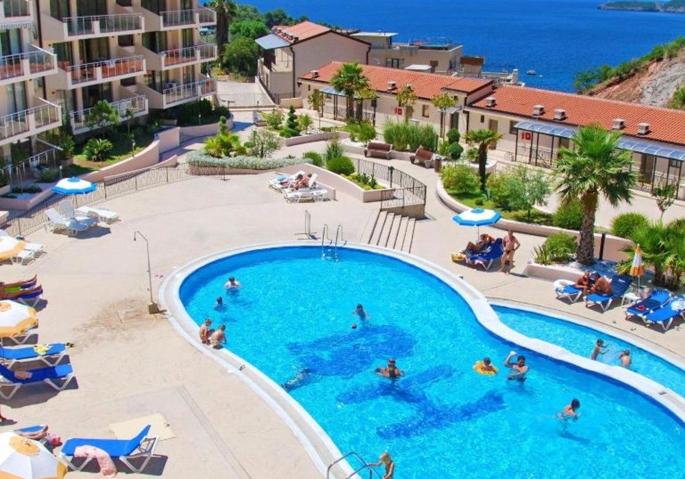 Dvosoban-stan-sa-bazenom-u-Prznu-Budva Dvosoban stan u Pržnu
