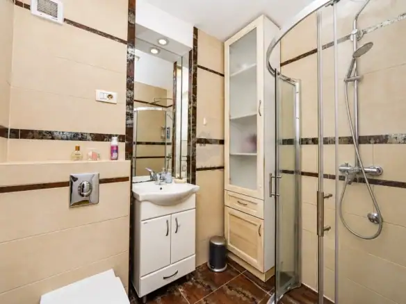 Izdavanje: Trosoban stan 88 m² – Zabjelo, Podgorica — fotografija 12