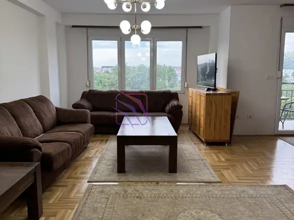 Trosoban stan na Krivom mostu