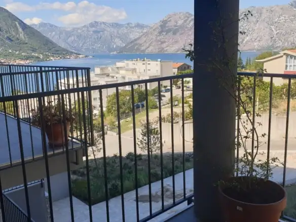 Dvosoban stan 75 m² – Dobrota, Kotor — fotografija 2