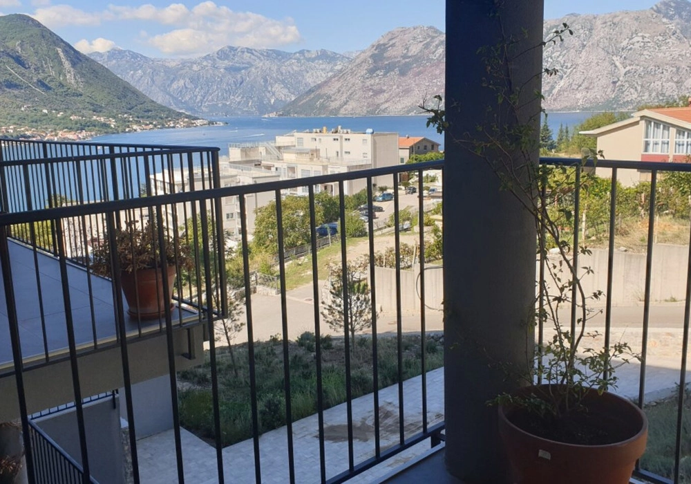 Dvosoban-stan-sa-bazenom-u-Dobroti-Kotor-1 Dvosoban stan 75 m² – Dobrota, Kotor — fotografija 2