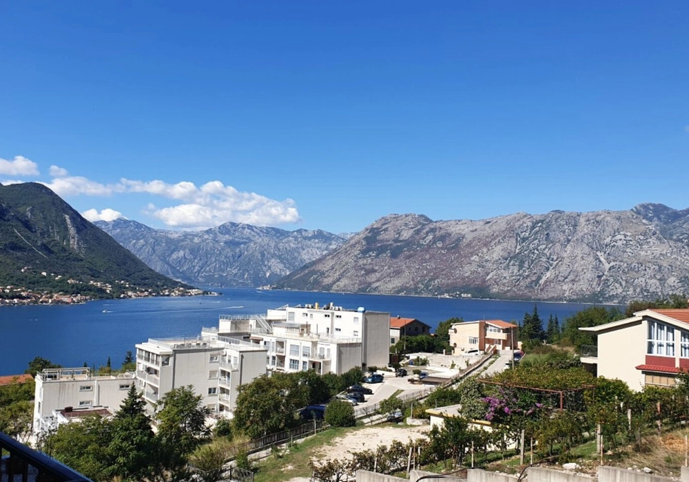 Dvosoban-stan-sa-bazenom-u-Dobroti-Kotor-3 Dvosoban stan 75 m² – Dobrota, Kotor — fotografija 4